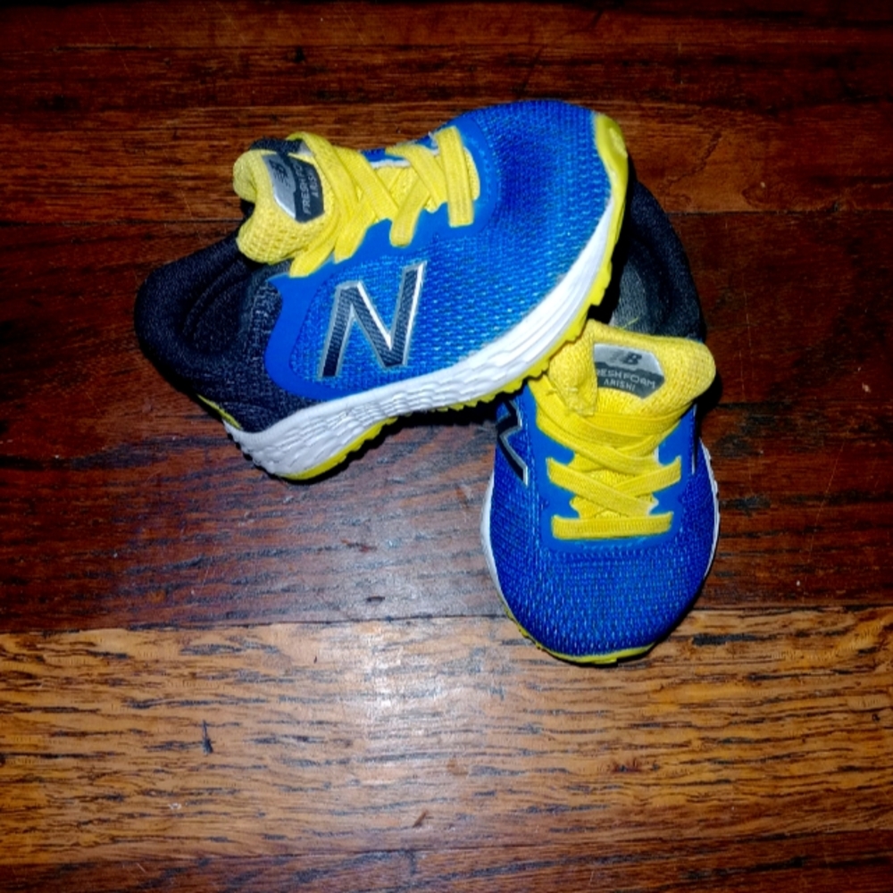 New Balance Baby Blue and Yellow Sneakers Size 2 Euc